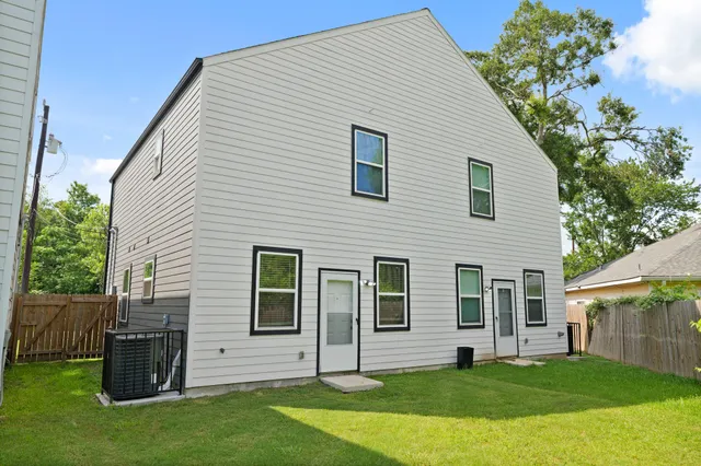 $1,425 | 5544 Shreveport Boulevard, Unit B, Houston, TX 77028