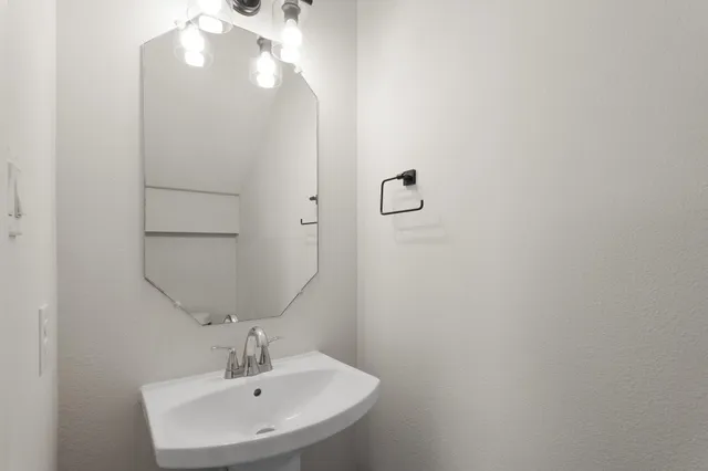 $1,425 | 5544 Shreveport Boulevard, Unit B, Houston, TX 77028