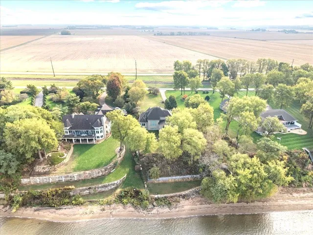 $799,900 | 16808 River Road North, Cordova, IL 61242