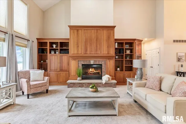 $799,900 | 16808 River Road North, Cordova, IL 61242