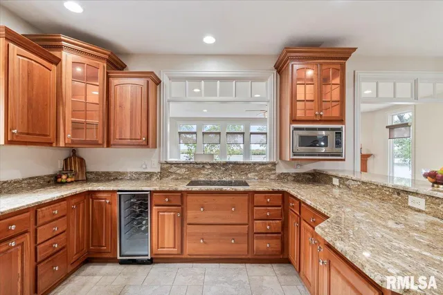 $799,900 | 16808 River Road North, Cordova, IL 61242