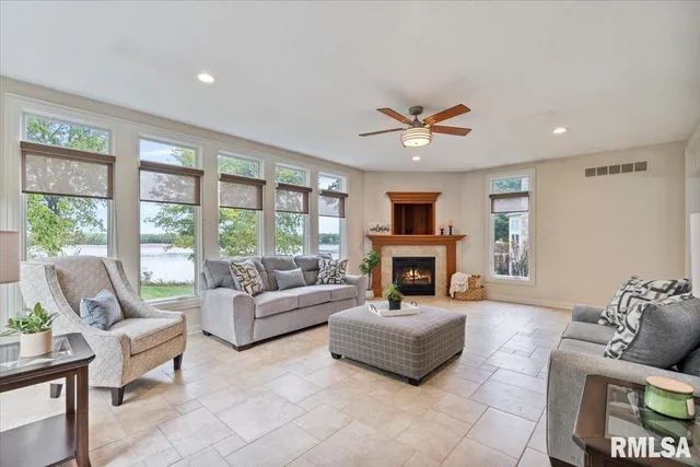 $799,900 | 16808 River Road North, Cordova, IL 61242