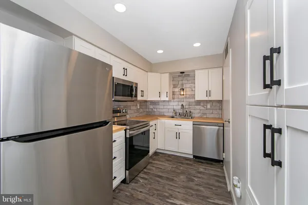 $224,900 | 3045 Harbour Drive, Palmyra, NJ 08065