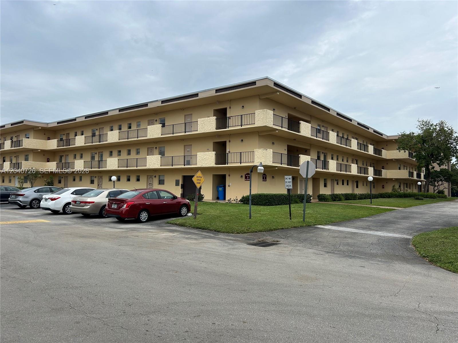 100 Berkley Road, Unit 210 Hollywood, FL 33024 - Photo 2 of 26