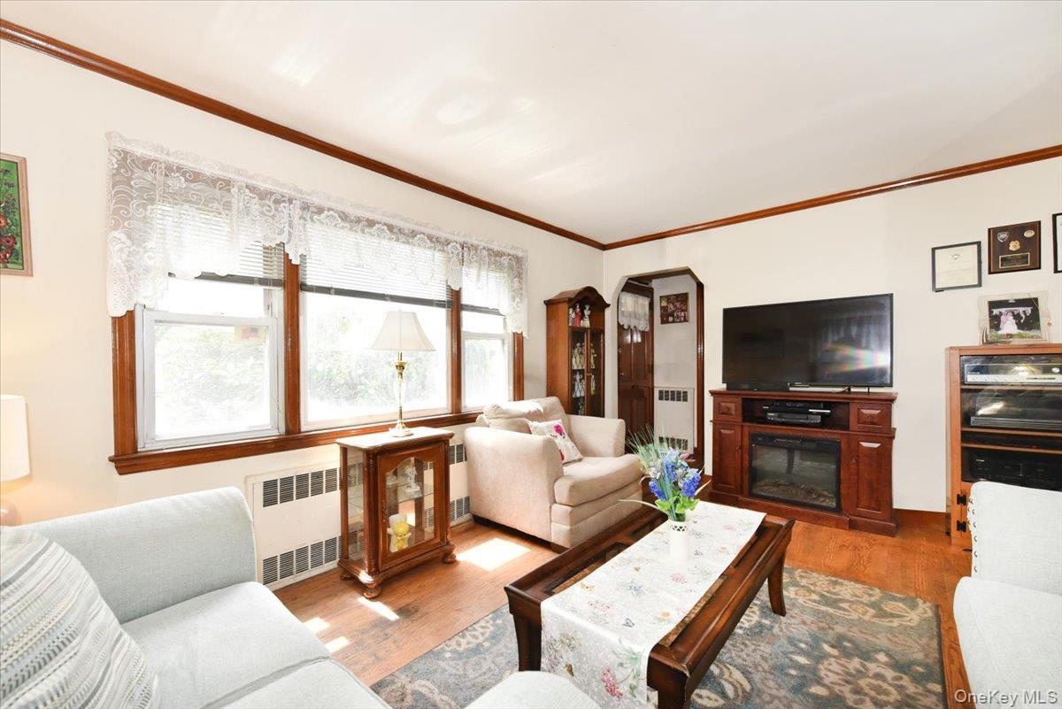 246-35 85th Road Queens, NY 11426 - Photo 4 of 24