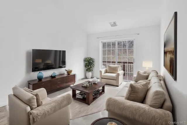 $2,300 | 1036 Maggie Road, Unit 148, Newburgh, NY 12550