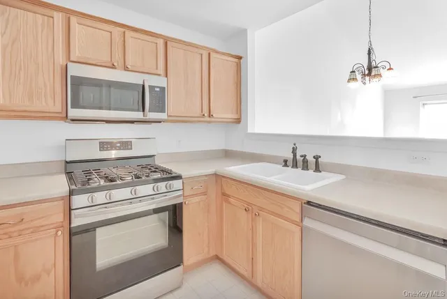 $2,300 | 1036 Maggie Road, Unit 148, Newburgh, NY 12550