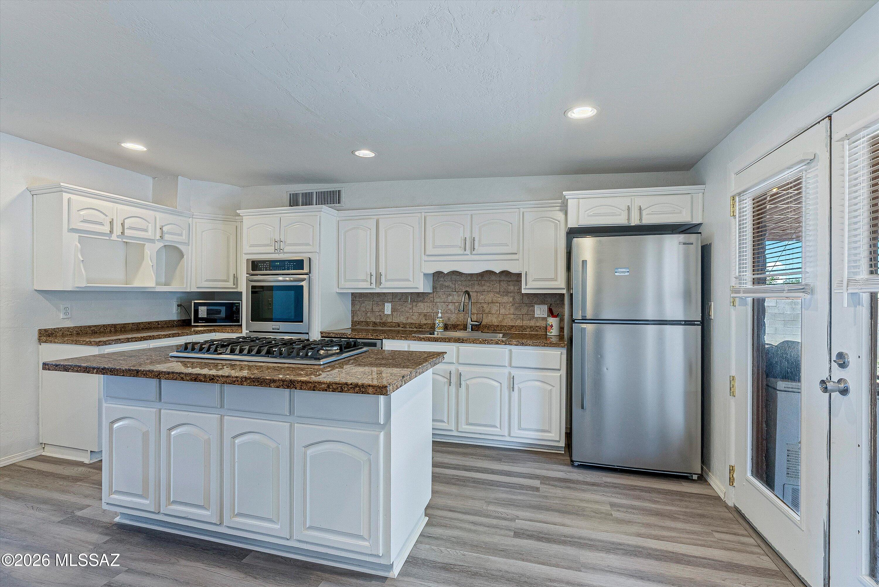 236 West Bilby Road Tucson, AZ 85706 - Photo 5 of 26 08-Kitchen