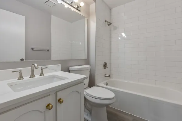 $3,700 | 135 Encina Drive, Naperville, IL 60540