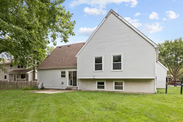 $3,700 | 135 Encina Drive, Naperville, IL 60540
