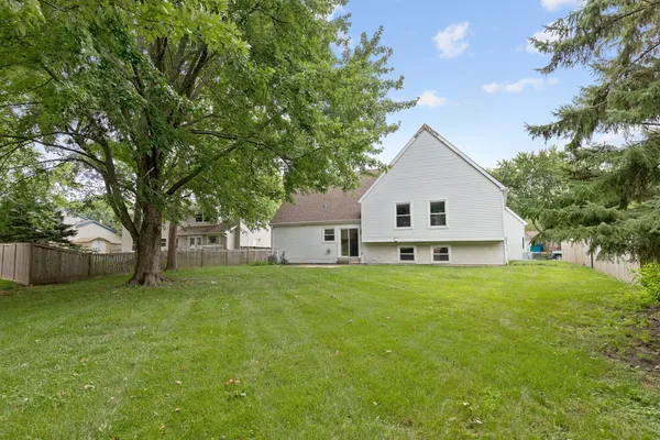 $3,700 | 135 Encina Drive, Naperville, IL 60540