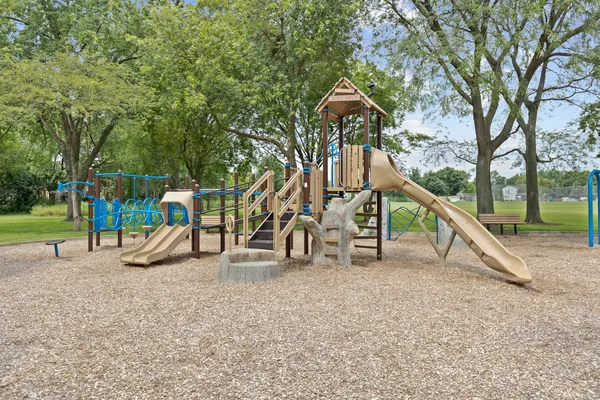 $3,700 | 135 Encina Drive, Naperville, IL 60540