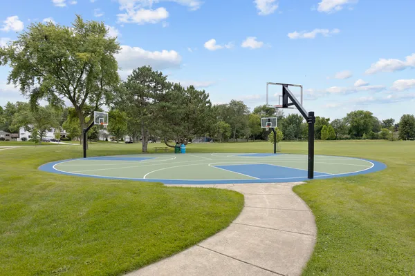 $3,700 | 135 Encina Drive, Naperville, IL 60540