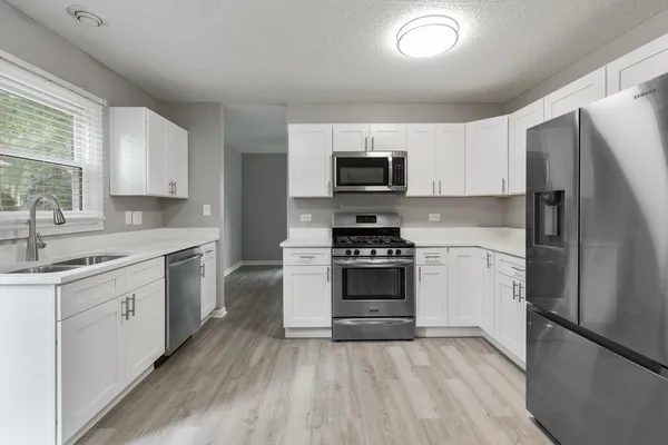 $3,700 | 135 Encina Drive, Naperville, IL 60540