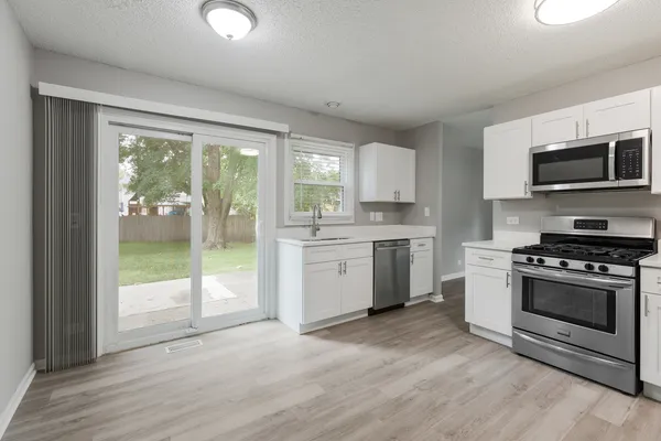 $3,700 | 135 Encina Drive, Naperville, IL 60540