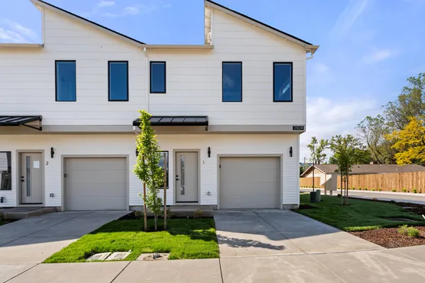 $330,000 | 2024 Sunset Drive, Unit 1, Medford, OR 97501