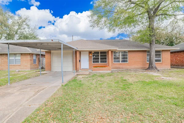 $227,000 | 723 East Spreading Oak Drive, Houston, TX 77076
