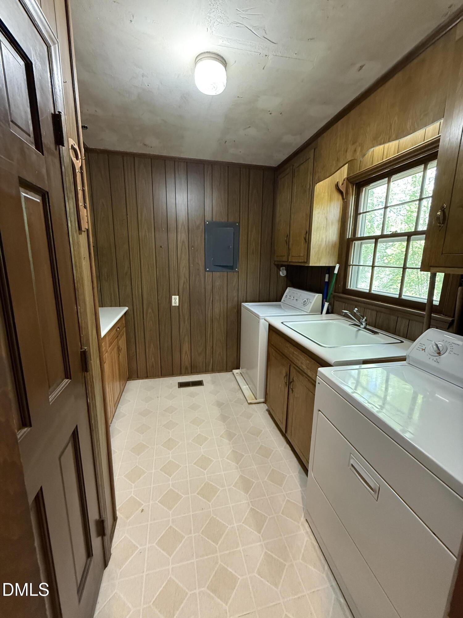 1009 Temple Street Raleigh, NC 27609 - Photo 5 of 25 IMG_1409