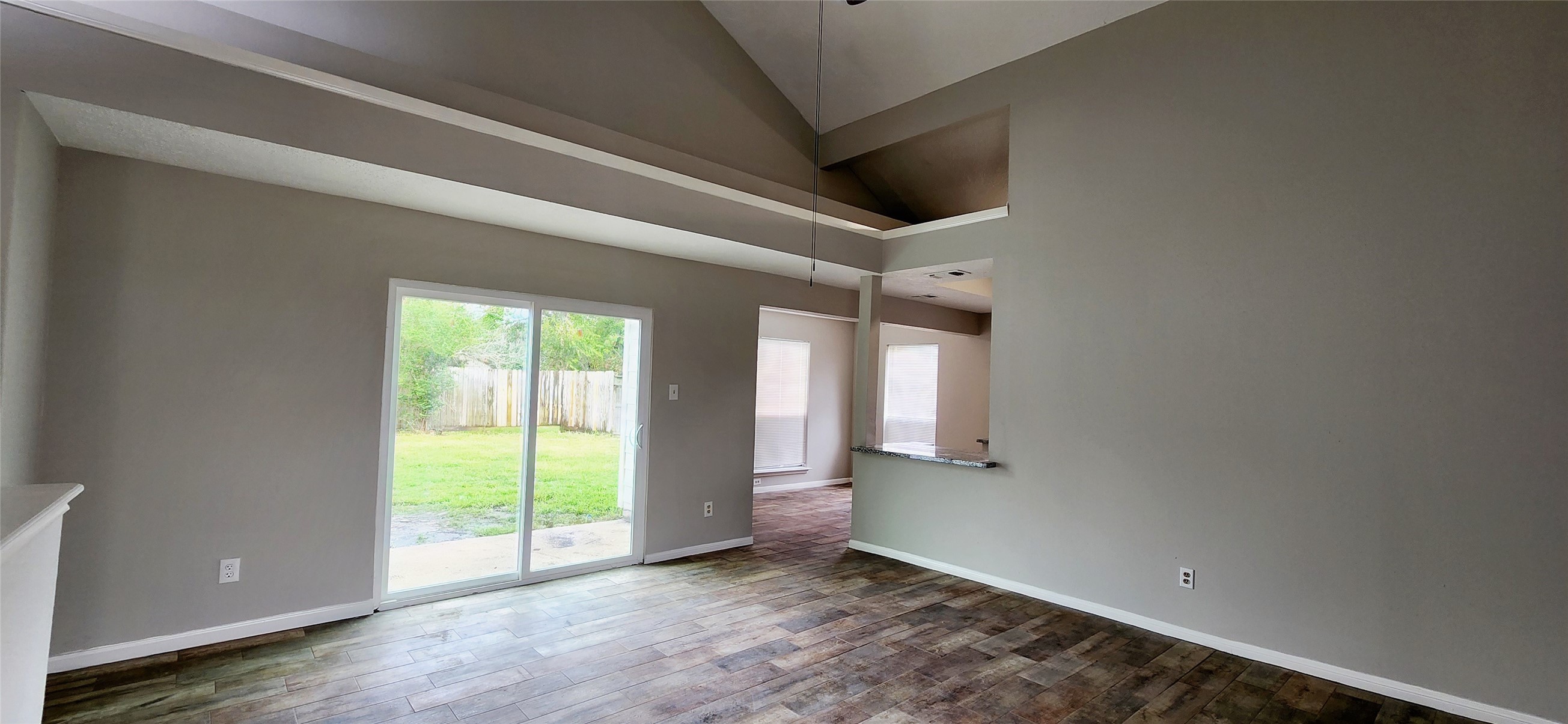 129 Wagon Ln Loop Angleton, TX 77515 - Photo 7 of 37 Gallery Image 7