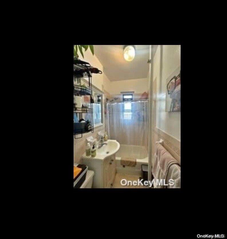 21-78 35th Street, Unit 5F Queens, NY 11105 - Photo 2 of 8