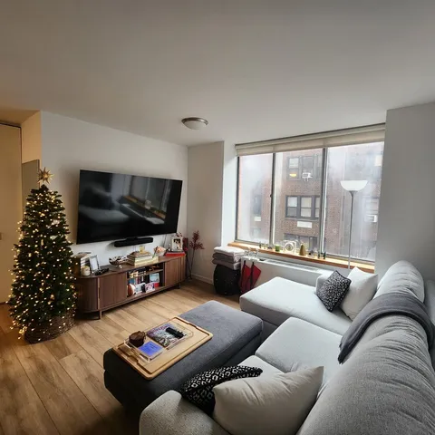 $3,900 | 420 East 58th Street, Unit 16C | Sutton Place