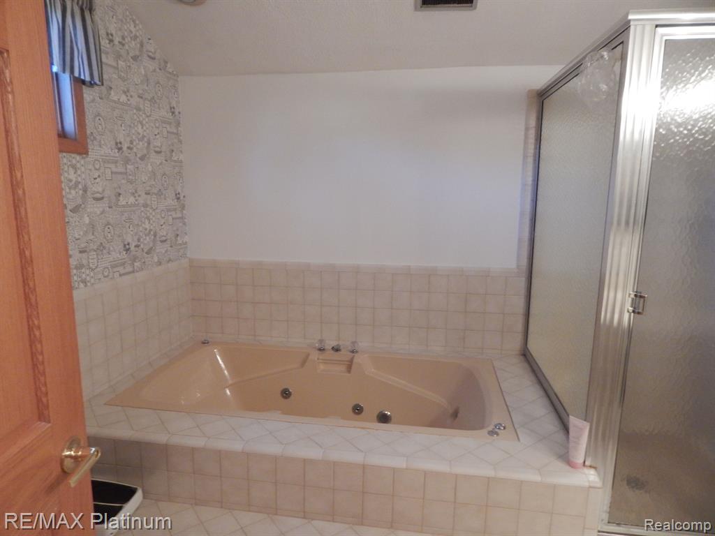 3825 North Hickory Ridge Road Highland, MI 48357 - Photo 40 of 80