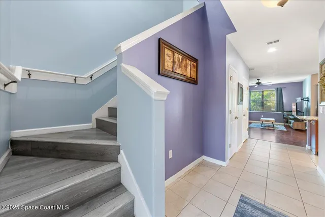 a view of entryway and kitchen