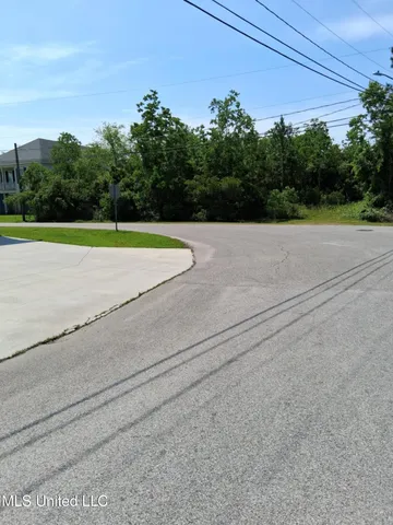 $82,500 | 506 Sears Avenue, Waveland, MS 39576