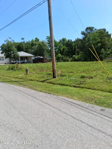 $82,500 | 506 Sears Avenue, Waveland, MS 39576
