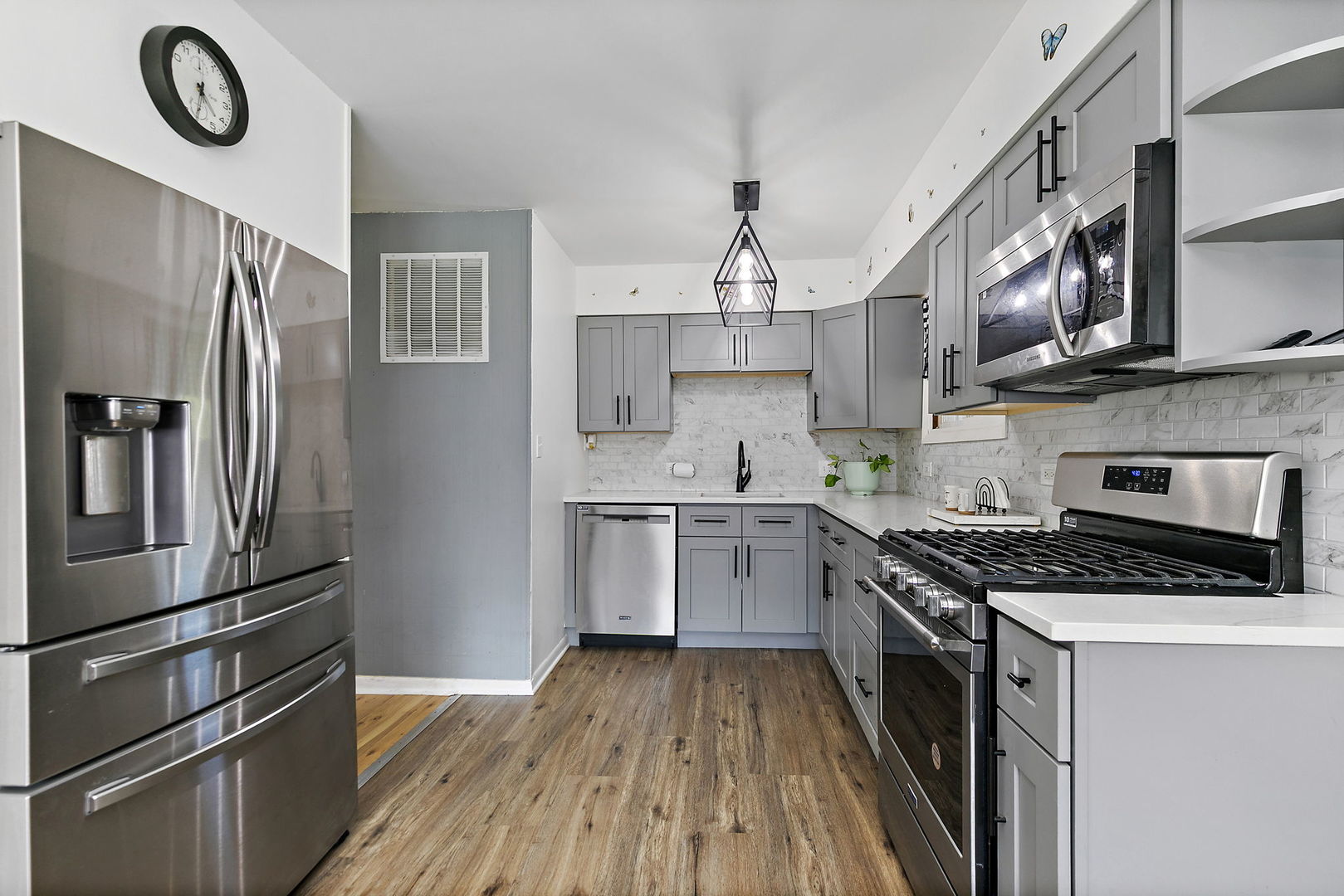 308 Ramble Road Lake In The Hills, IL 60156 - Photo 7 of 27 Gallery Image 7