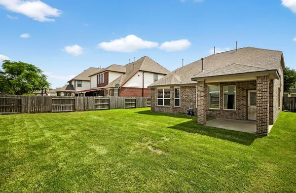 a view of a house with backyard and porch