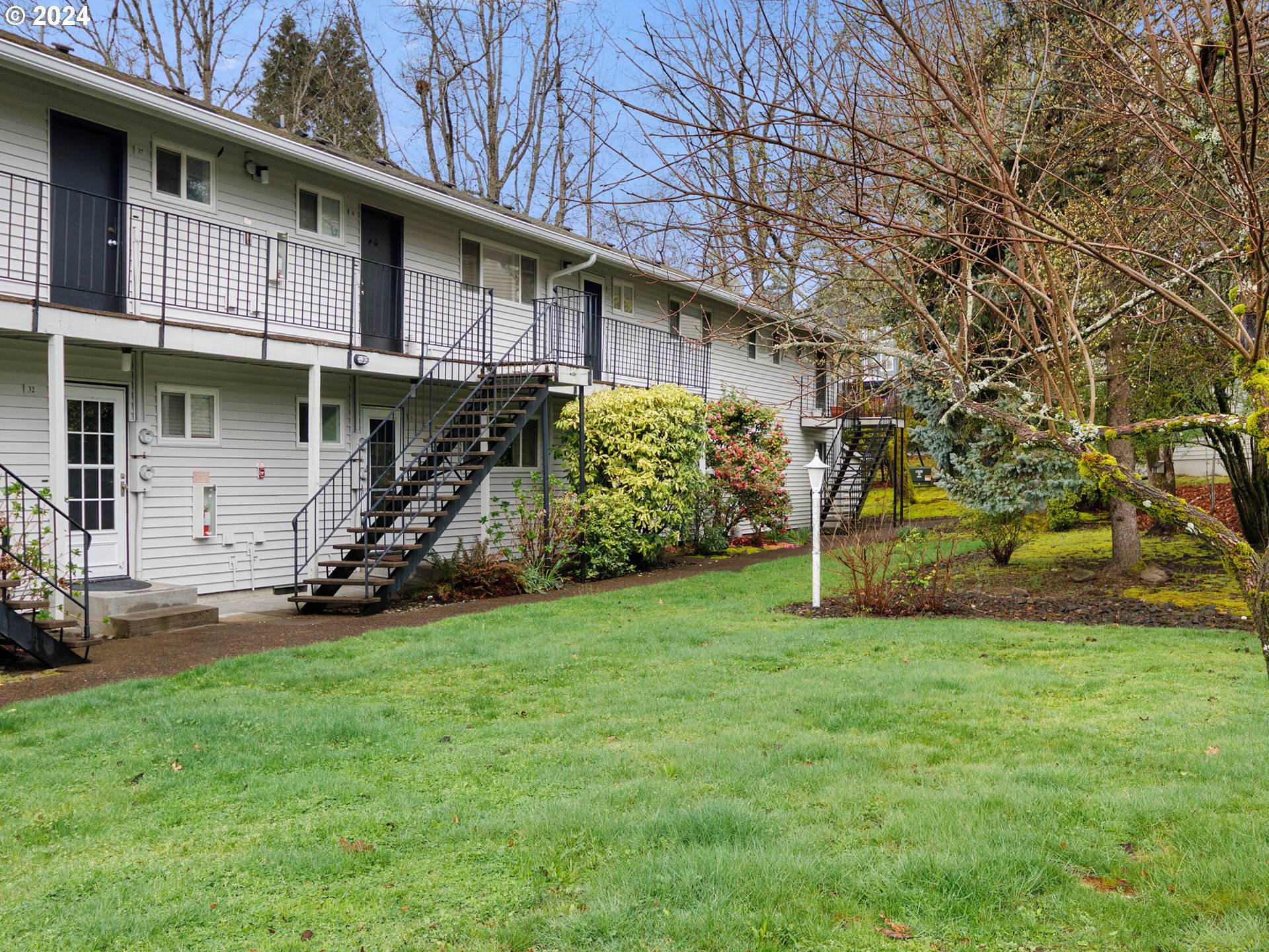 6835 Southwest Capitol Hill Road, Unit 35 Portland, OR 97219 - Photo 1 of 33 Gallery Image 1