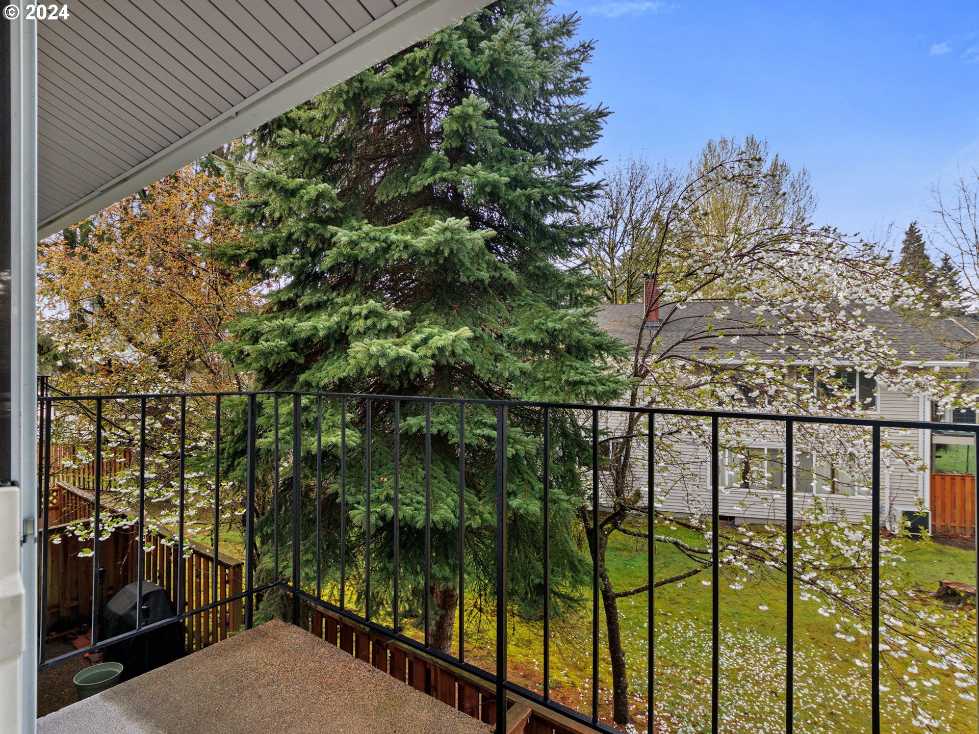 6835 Southwest Capitol Hill Road, Unit 35 Portland, OR 97219 - Photo 13 of 33 Gallery Image 13