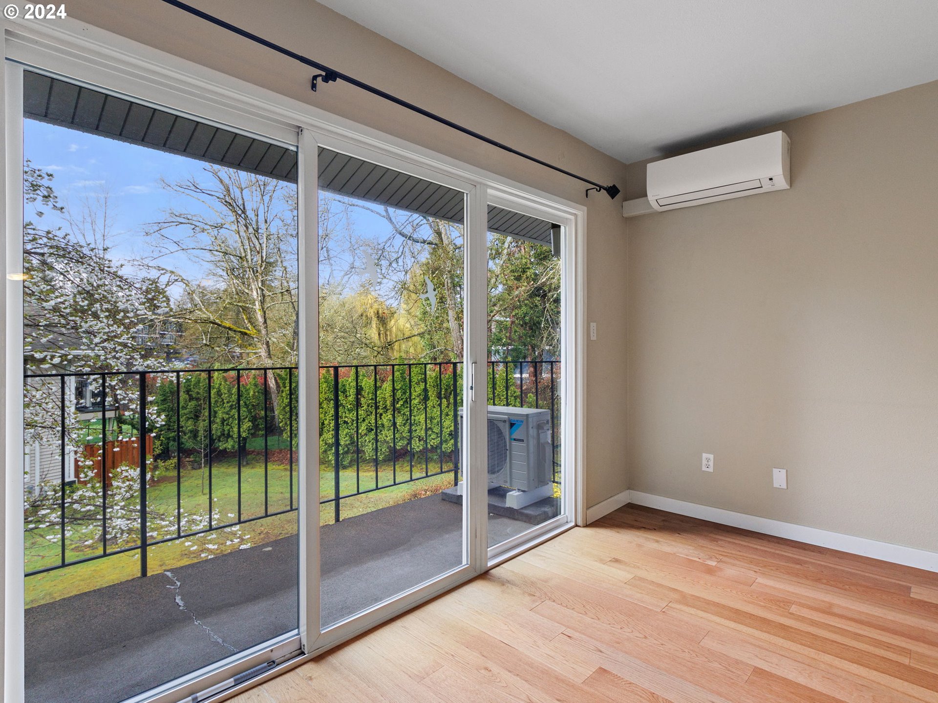 6835 Southwest Capitol Hill Road, Unit 35 Portland, OR 97219 - Photo 14 of 33 Gallery Image 14