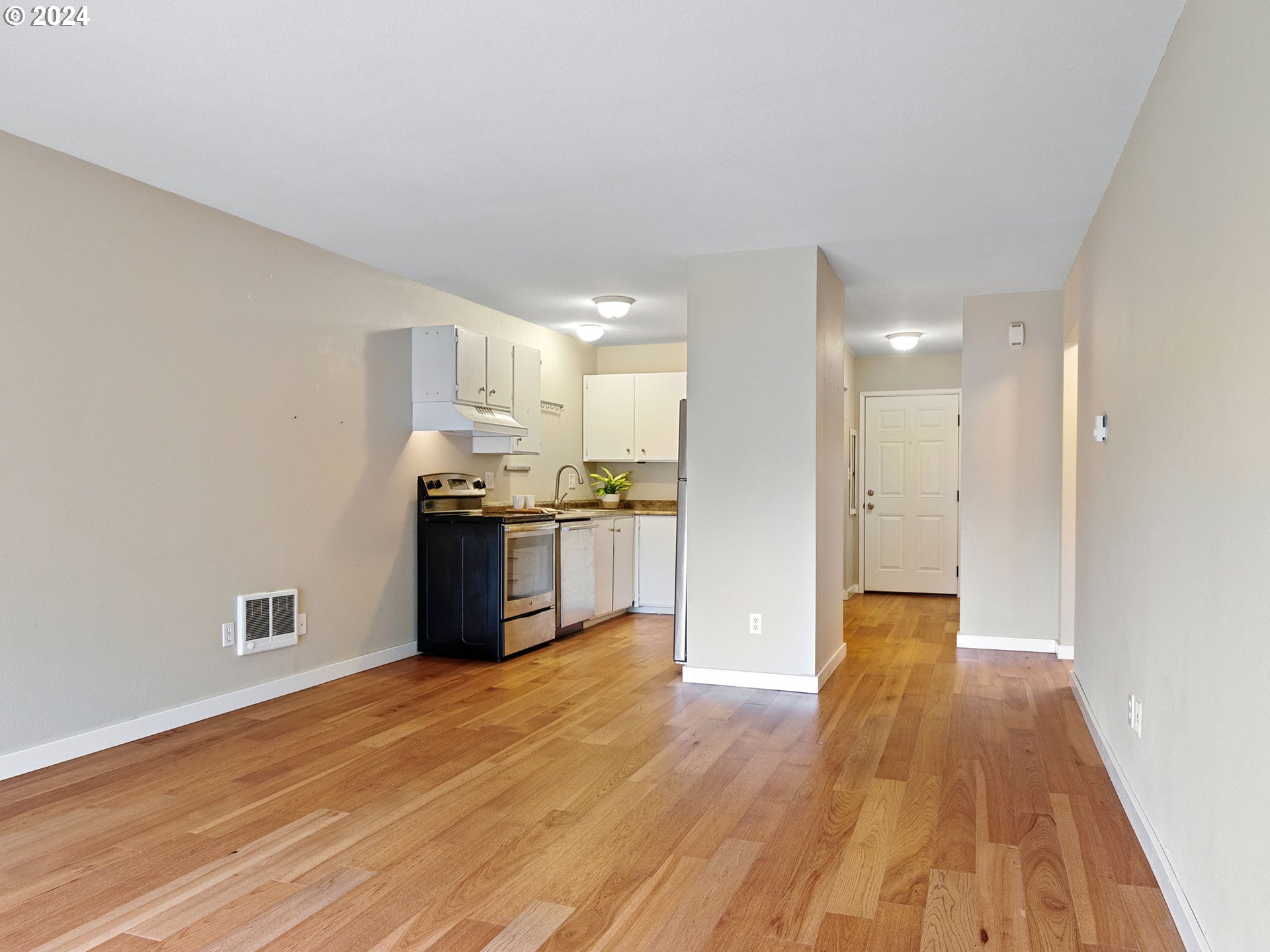 6835 Southwest Capitol Hill Road, Unit 35 Portland, OR 97219 - Photo 16 of 33 Gallery Image 16