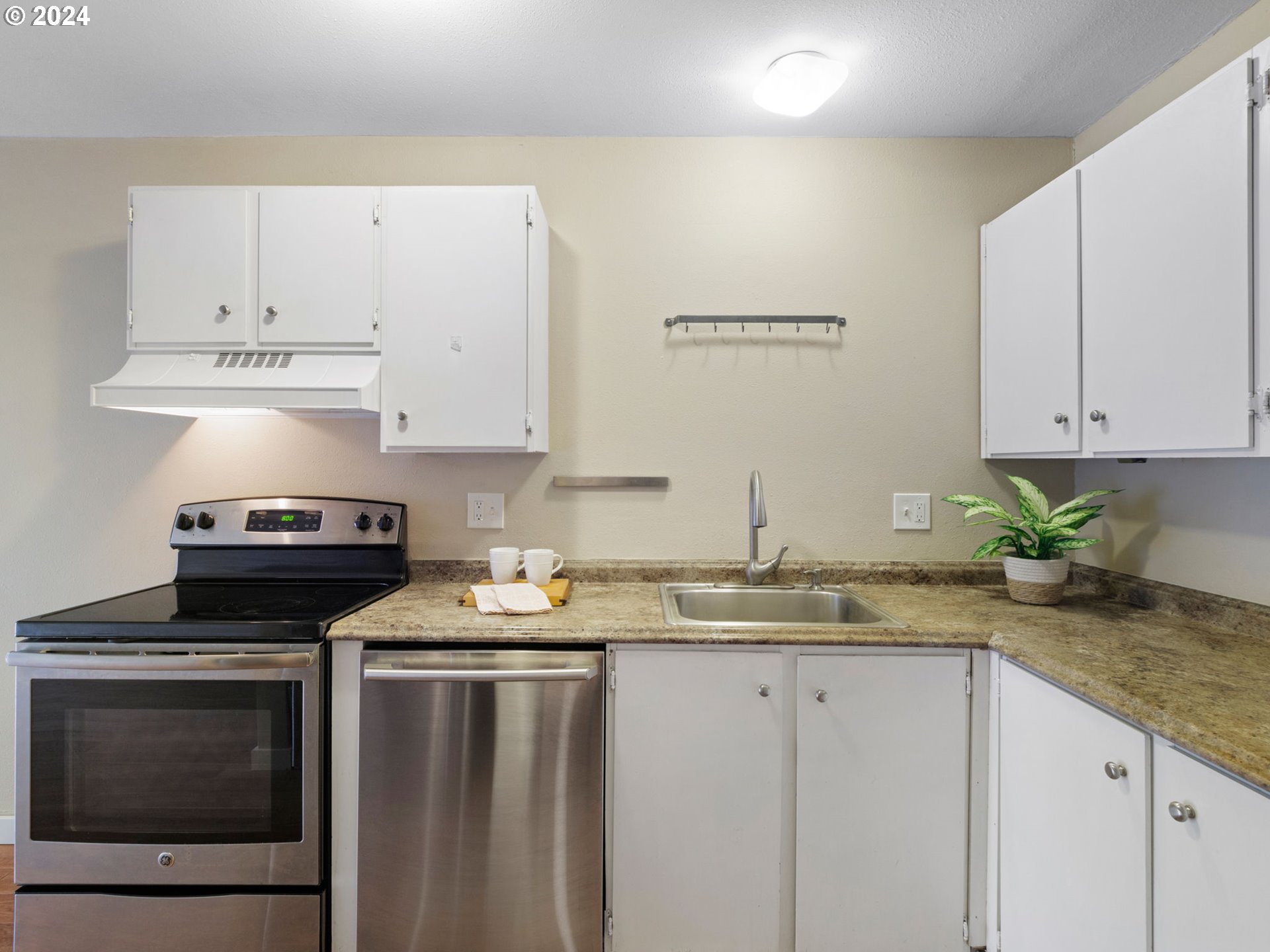 6835 Southwest Capitol Hill Road, Unit 35 Portland, OR 97219 - Photo 22 of 33 Gallery Image 22