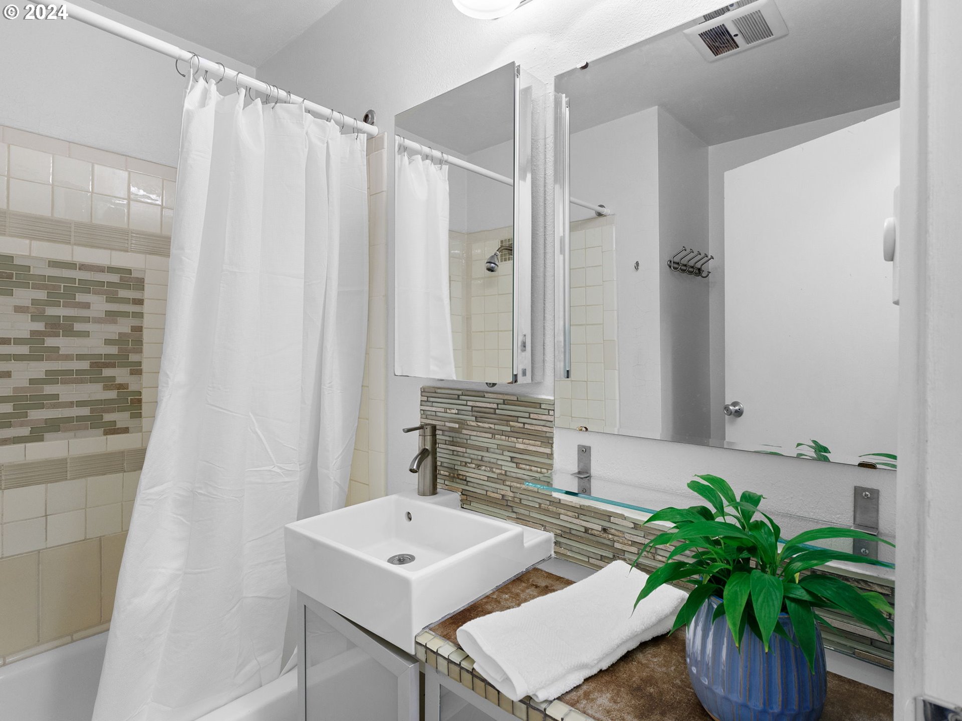 6835 Southwest Capitol Hill Road, Unit 35 Portland, OR 97219 - Photo 25 of 33 Gallery Image 25