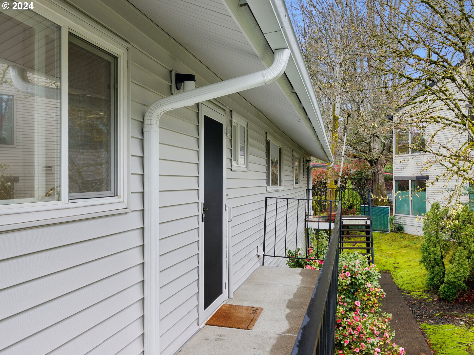 6835 Southwest Capitol Hill Road, Unit 35 Portland, OR 97219 - Photo 4 of 33 Gallery Image 4