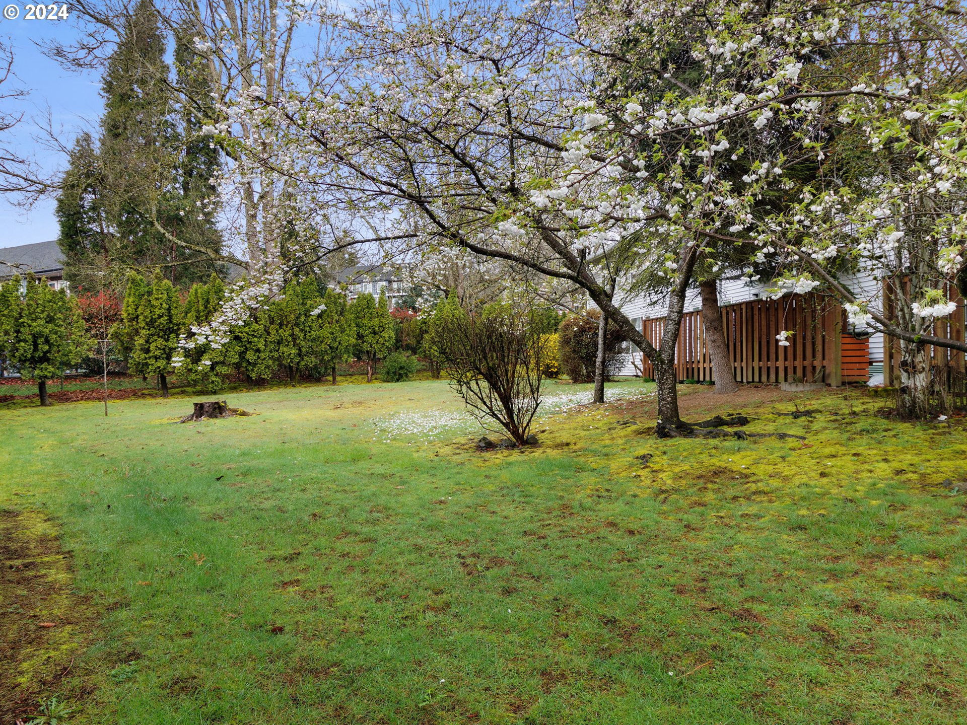 6835 Southwest Capitol Hill Road, Unit 35 Portland, OR 97219 - Photo 5 of 33 Gallery Image 5