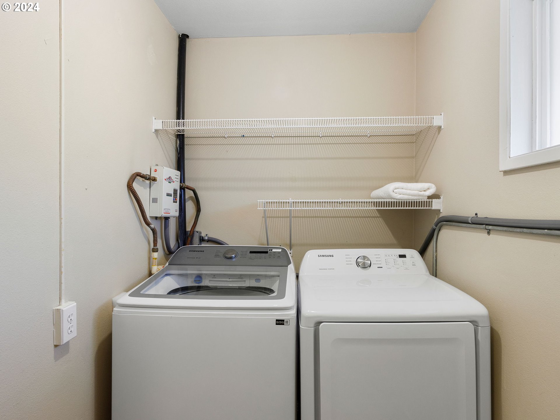 6835 Southwest Capitol Hill Road, Unit 35 Portland, OR 97219 - Photo 8 of 33 Gallery Image 8