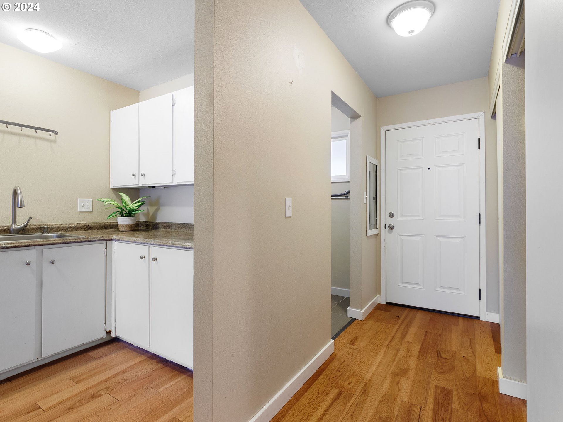 6835 Southwest Capitol Hill Road, Unit 35 Portland, OR 97219 - Photo 9 of 33 Gallery Image 9