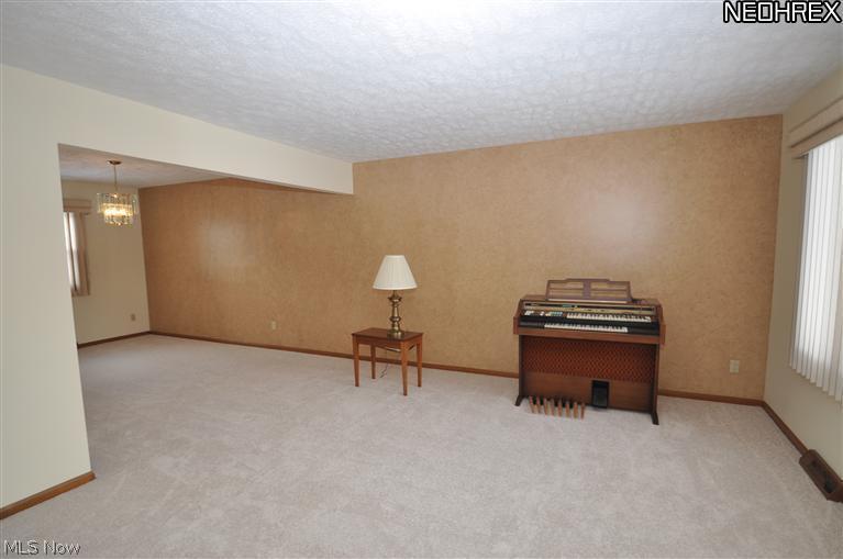 6672 Springdale Road Cleveland, OH 44130 - Photo 3 of 22