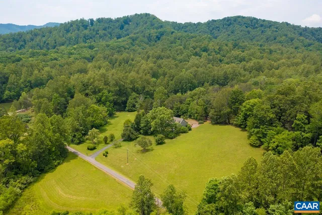a view of house with a yard