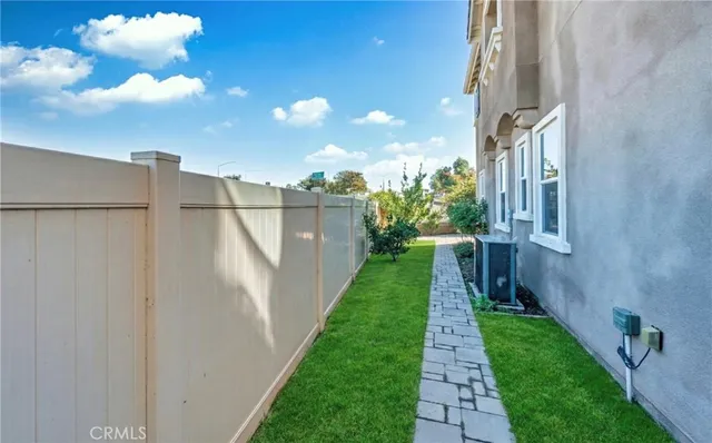 a view of a pathway with a yard