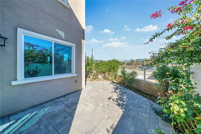 a view of a entrance gate of the house