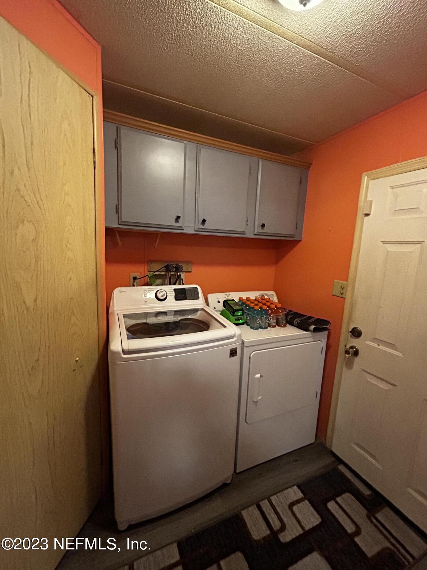 130 Walker Drive Interlachen, FL 32148 - Photo 20 of 31 a utility room with dryer and washer