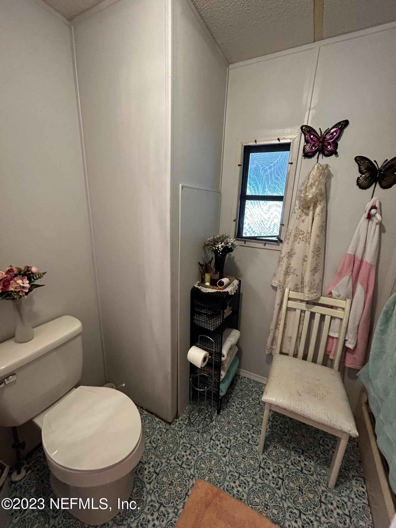 130 Walker Drive Interlachen, FL 32148 - Photo 25 of 31 a bathroom with a toilet and a rug