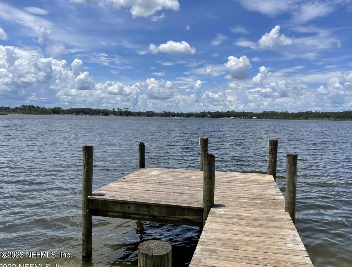 130 Walker Drive Interlachen, FL 32148 - Photo 31 of 31 a terrace on a house with a table