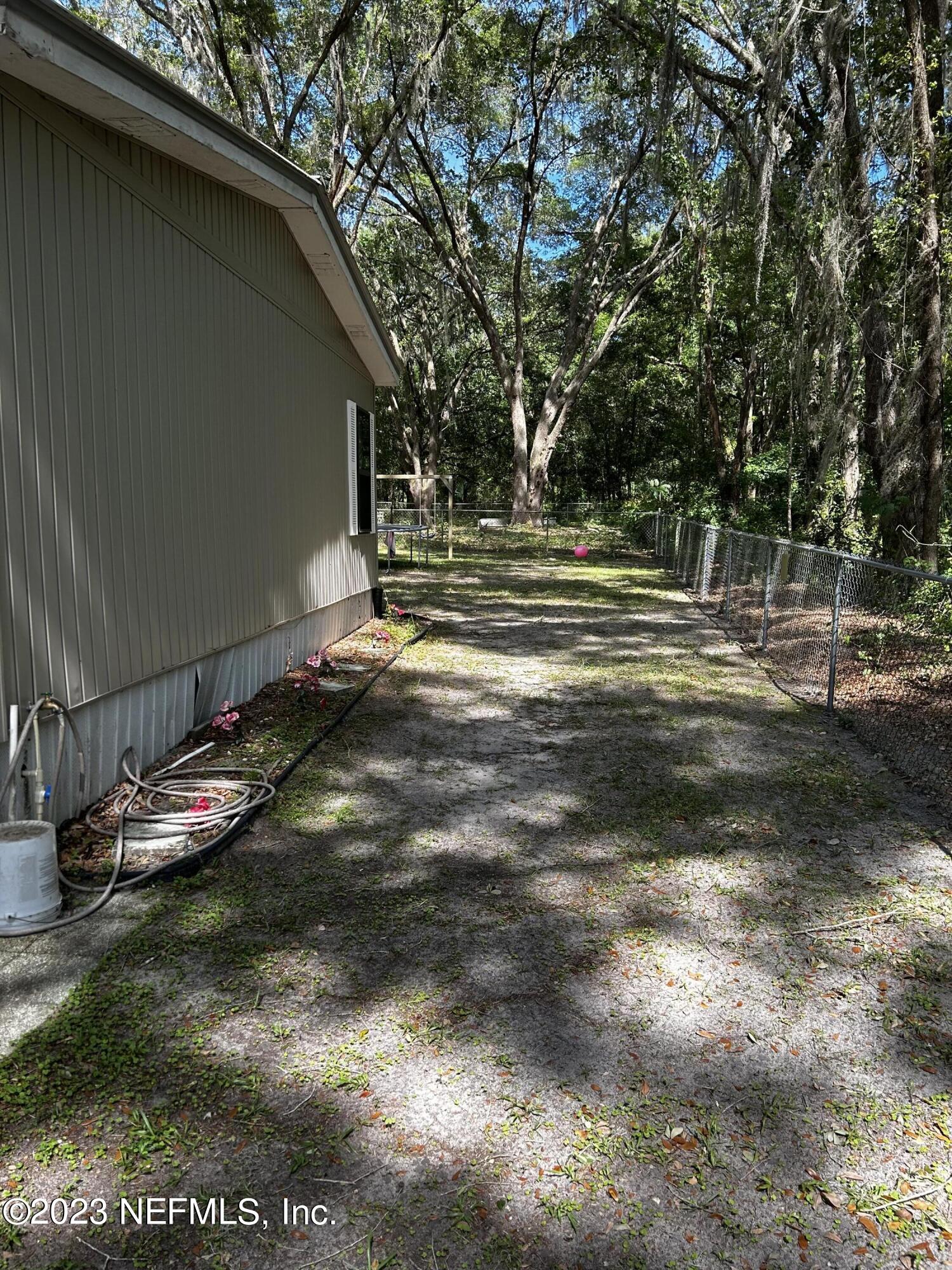 130 Walker Drive Interlachen, FL 32148 - Photo 6 of 31 a view of backyard with green space
