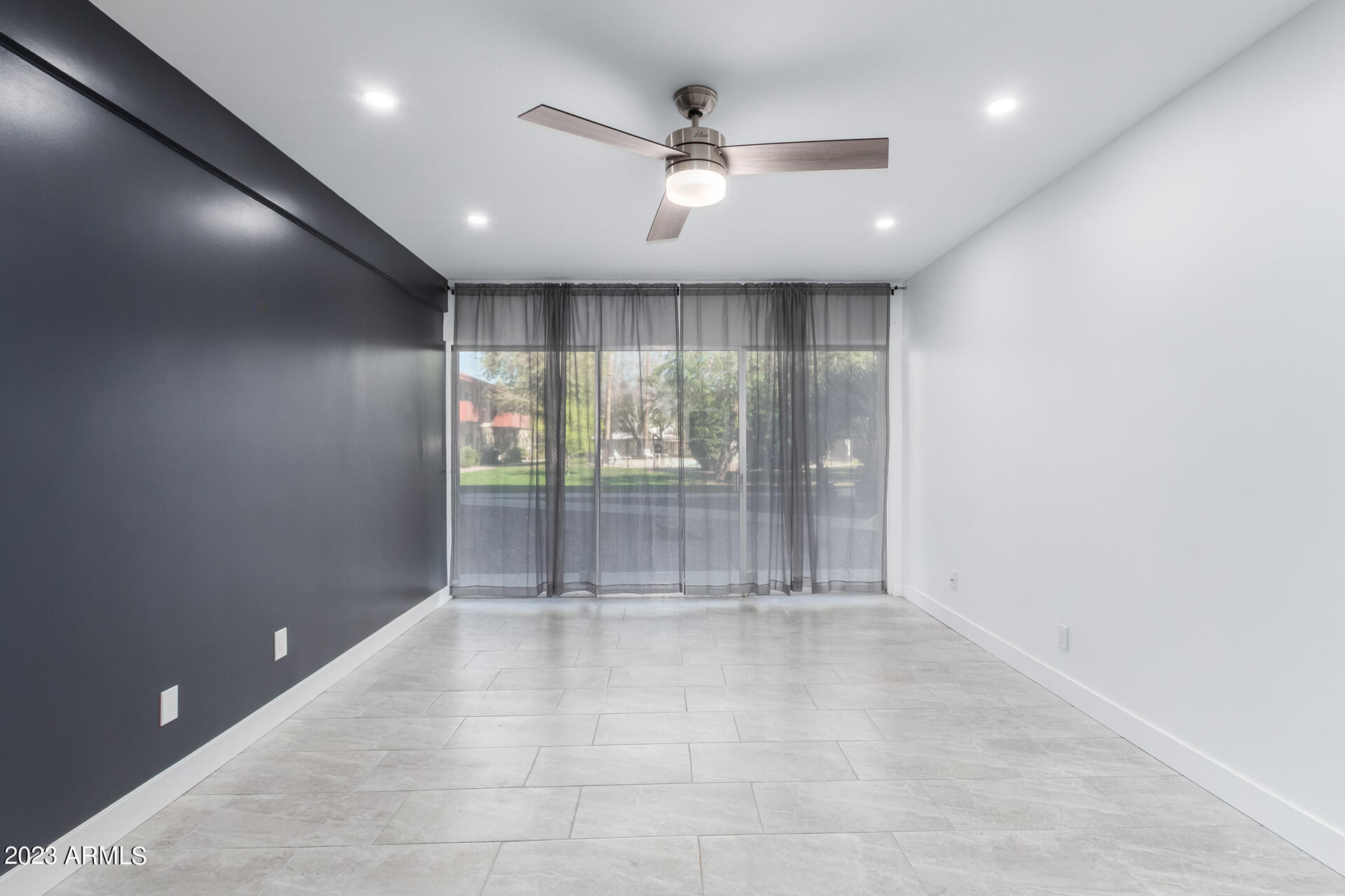353 East Thomas Road, Unit C105 Phoenix, AZ 85012 - Photo 3 of 16 03 - Thomas